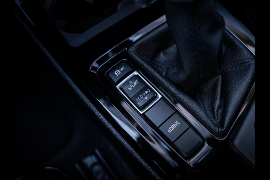 BMW X1 xDrive25e High Executive - M-Sport l Pano l HUD l Camera l Auto Carplay