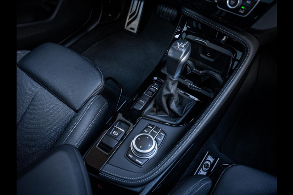 BMW X1 xDrive25e High Executive - M-Sport l Pano l HUD l Camera l Auto Carplay