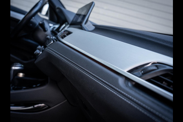 BMW X1 xDrive25e High Executive - M-Sport l Pano l HUD l Camera l Auto Carplay