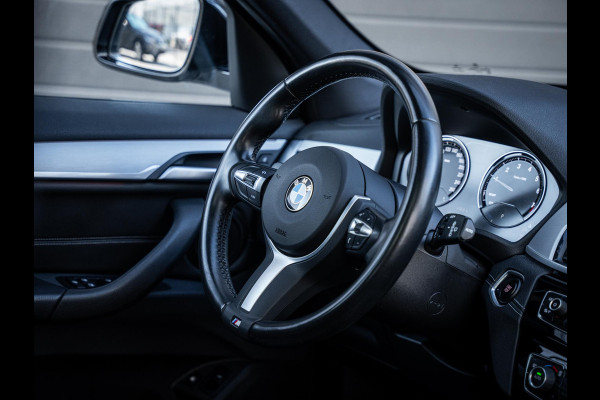 BMW X1 xDrive25e High Executive - M-Sport l Pano l HUD l Camera l Auto Carplay