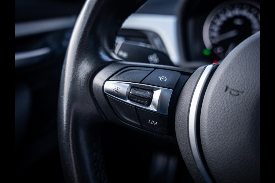 BMW X1 xDrive25e High Executive - M-Sport l Pano l HUD l Camera l Auto Carplay