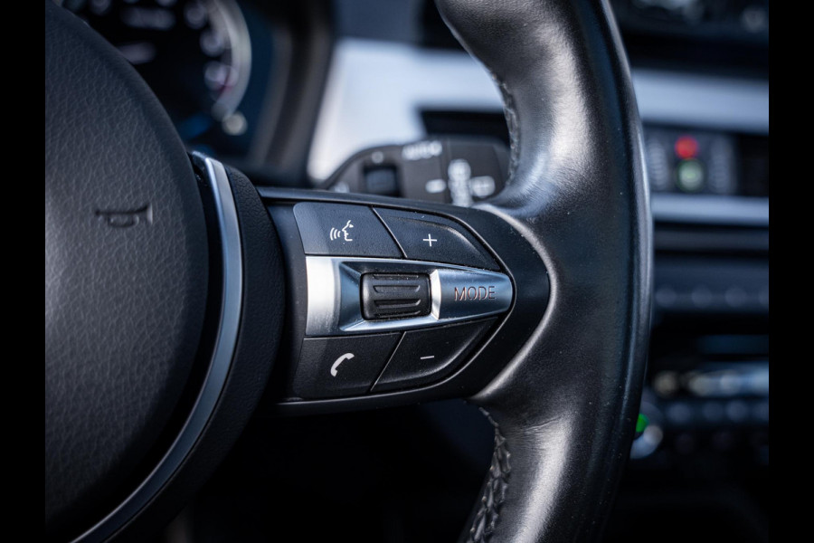 BMW X1 xDrive25e High Executive - M-Sport l Pano l HUD l Camera l Auto Carplay