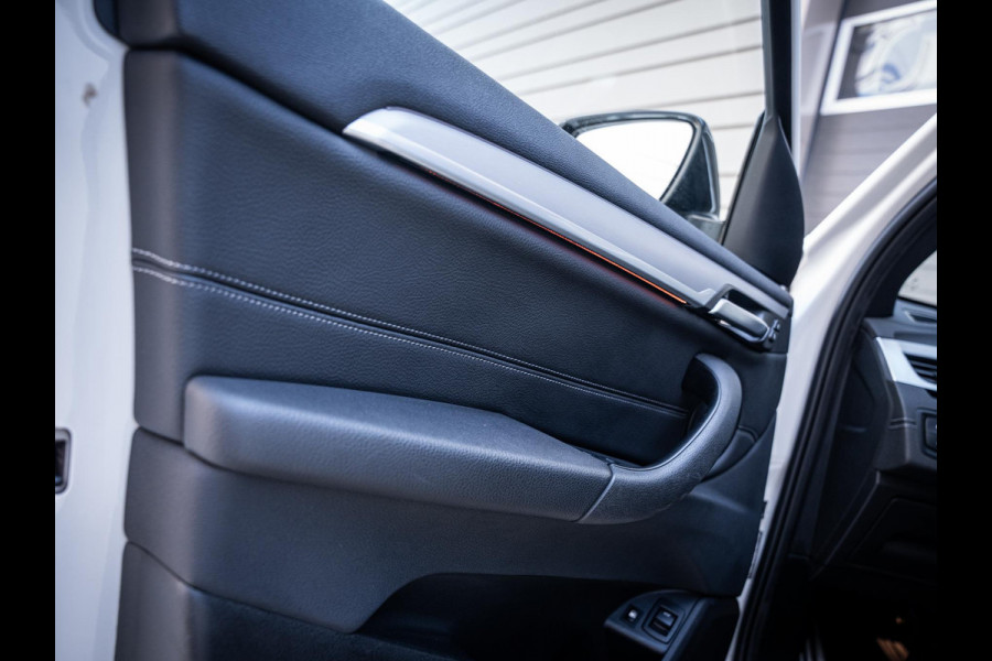 BMW X1 xDrive25e High Executive - M-Sport l Pano l HUD l Camera l Auto Carplay