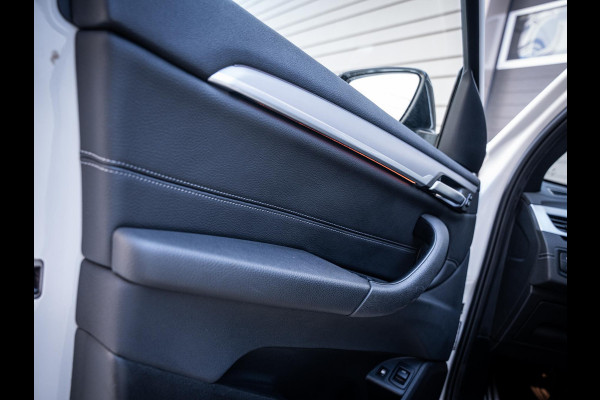 BMW X1 xDrive25e High Executive - M-Sport l Pano l HUD l Camera l Auto Carplay