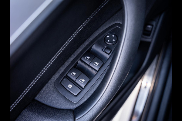 BMW X1 xDrive25e High Executive - M-Sport l Pano l HUD l Camera l Auto Carplay