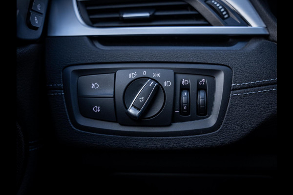 BMW X1 xDrive25e High Executive - M-Sport l Pano l HUD l Camera l Auto Carplay