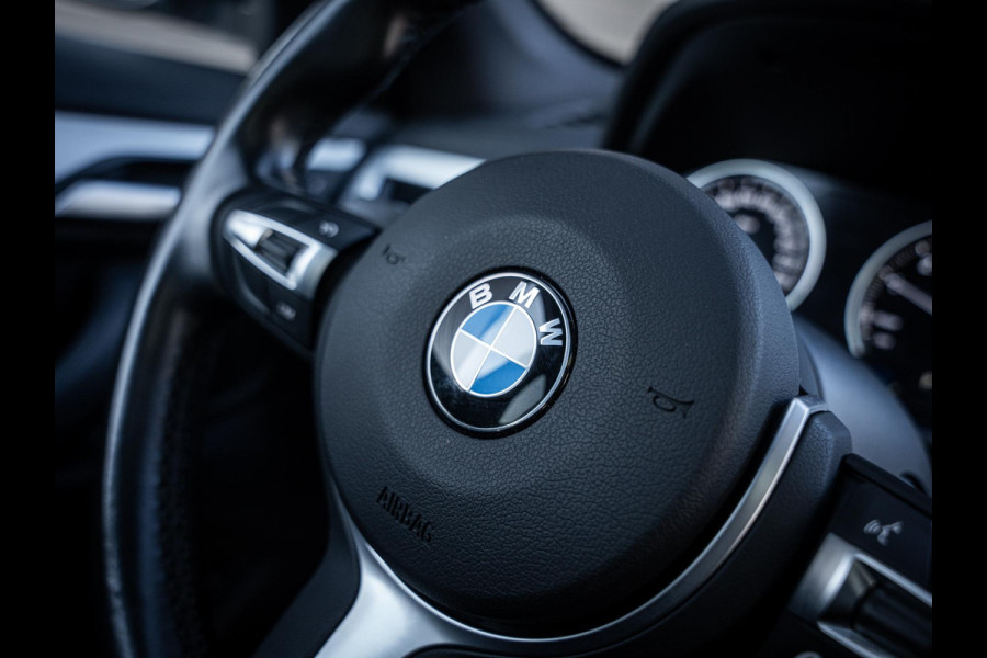 BMW X1 xDrive25e High Executive - M-Sport l Pano l HUD l Camera l Auto Carplay