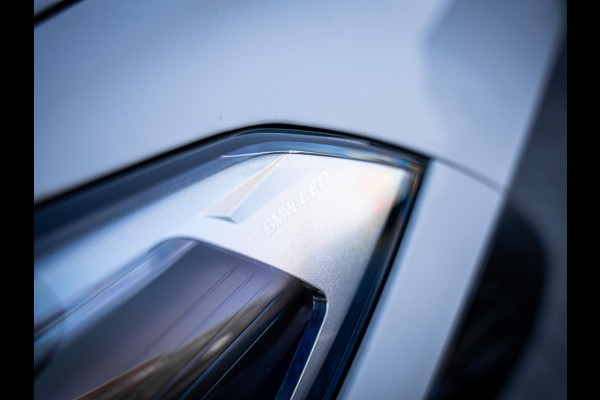 BMW X1 xDrive25e High Executive - M-Sport l Pano l HUD l Camera l Auto Carplay