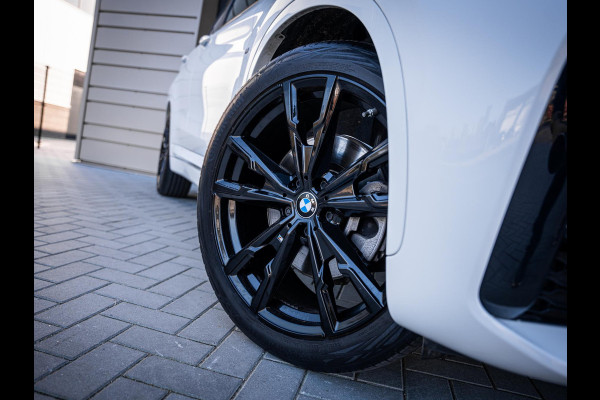 BMW X1 xDrive25e High Executive - M-Sport l Pano l HUD l Camera l Auto Carplay