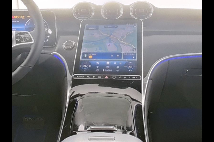 Mercedes-Benz GLC 300 e 4MATIC Plug-In Hybride Panorama Schuif-Kanteldak | Trekhaak | Memory Pakket | Stoel en Stuurverwarming. Inclusief 24 maanden MB Certified garantie voor Europa.