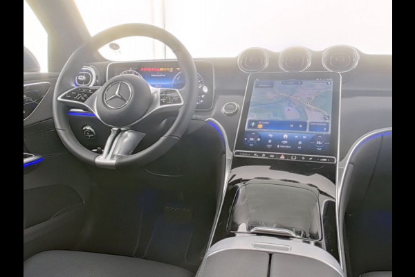 Mercedes-Benz GLC 300 e 4MATIC Plug-In Hybride Panorama Schuif-Kanteldak | Trekhaak | Memory Pakket | Stoel en Stuurverwarming. Inclusief 24 maanden MB Certified garantie voor Europa.