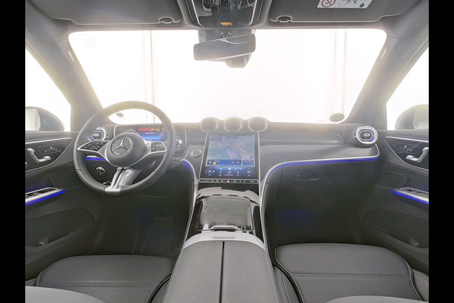 Mercedes-Benz GLC 300 e 4MATIC Plug-In Hybride Panorama Schuif-Kanteldak | Trekhaak | Memory Pakket | Stoel en Stuurverwarming. Inclusief 24 maanden MB Certified garantie voor Europa.
