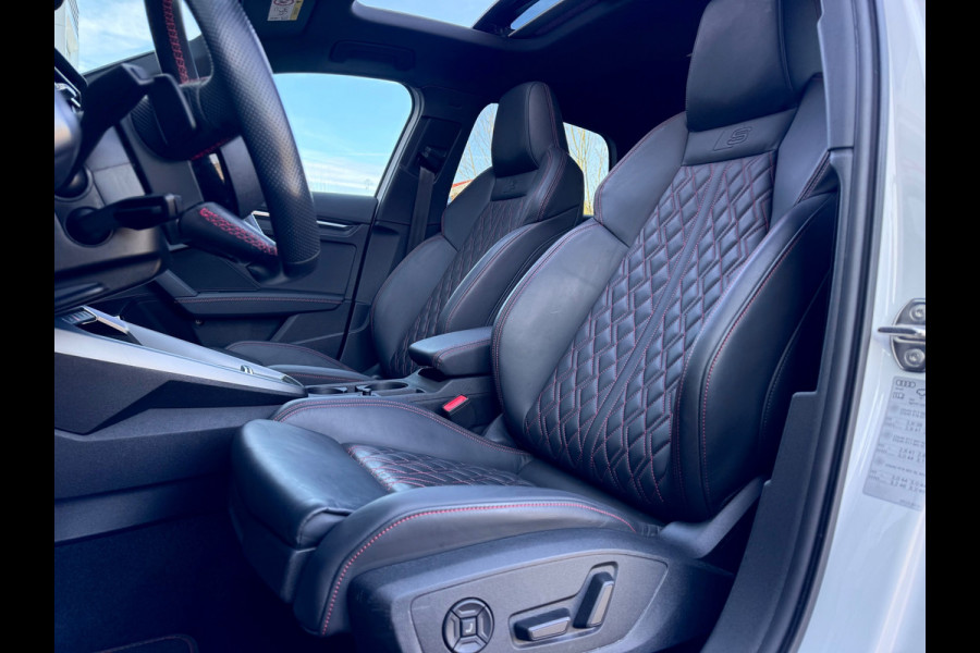 Audi A3 Sportback 45 TFSI e S edition Competition RS zetels/360