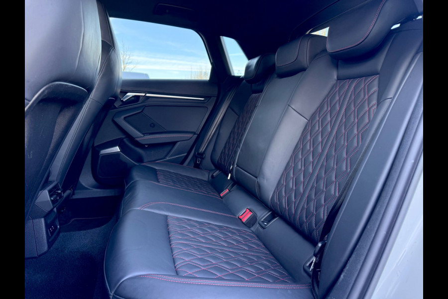 Audi A3 Sportback 45 TFSI e S edition Competition RS zetels/360