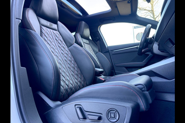 Audi A3 Sportback 45 TFSI e S edition Competition RS zetels/360