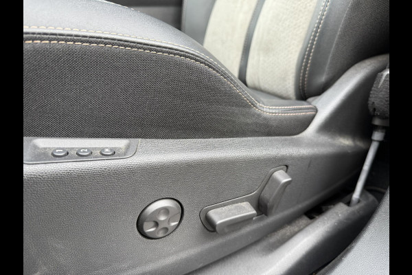 Peugeot 3008 1.6 HYbrid 225 GT VAN €25.900,- NU VOOR SLECHTS €23.877,- Uw LENTEVOORDEEL €2.023,- | ACC INCL. STOP&GO-FUNCTIE | MEMORY SEAT | ALCANTARA | ELEKTRISCHE KOFFERBAK | 19 INCH | FOCAL AUDIO | STOELVERWARMING | RIJKLAAR GELEVERD MET 12 MND BOVAG GARANTIE