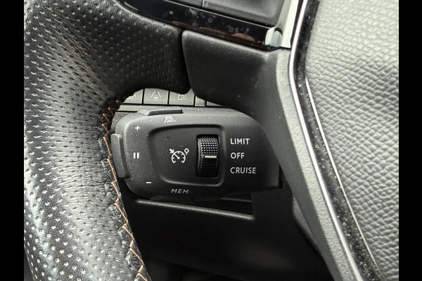Peugeot 3008 1.6 HYbrid 225 GT VAN €25.900,- NU VOOR SLECHTS €23.877,- Uw LENTEVOORDEEL €2.023,- | ACC INCL. STOP&GO-FUNCTIE | MEMORY SEAT | ALCANTARA | ELEKTRISCHE KOFFERBAK | 19 INCH | FOCAL AUDIO | STOELVERWARMING | RIJKLAAR GELEVERD MET 12 MND BOVAG GARANTIE