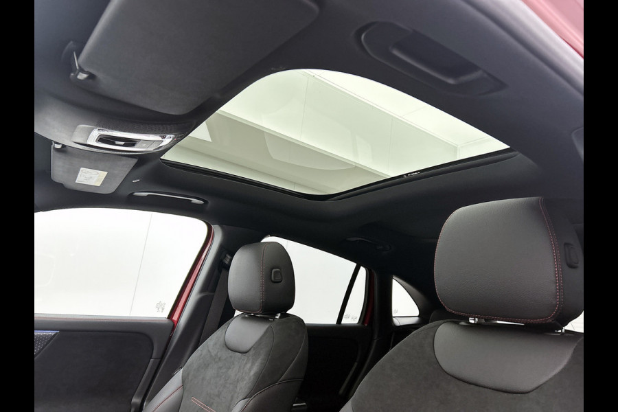 Mercedes-Benz EQA 250+ Business Solution AMG 71 kWh | Nightpakket | Trekhaak | Head-up display | 360° camera | Burmester Sound systeem | Smartphone integratie | Panoramaschuifdak | Augmented Reality navigatie | Memorypakket |