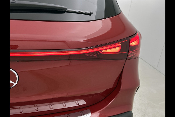 Mercedes-Benz EQA 250+ Business Solution AMG 71 kWh | Nightpakket | Trekhaak | Head-up display | 360° camera | Burmester Sound systeem | Smartphone integratie | Panoramaschuifdak | Augmented Reality navigatie | Memorypakket |