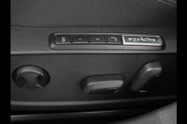 Volkswagen Golf Variant 1.5 eTSI 150pk DSG Style Navigatie Climate Control Camera Parkeer Sensoren Adaptive Cruise control Achterklep elektrisch bedienbaar Stoelverwarming