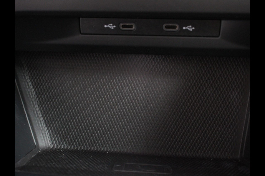 Volkswagen Golf Variant 1.5 eTSI 150pk DSG Style Navigatie Climate Control Camera Parkeer Sensoren Adaptive Cruise control Achterklep elektrisch bedienbaar Stoelverwarming