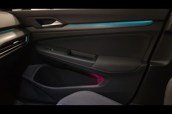 Volkswagen Golf Variant 1.5 eTSI 150pk DSG Style Navigatie Climate Control Camera Parkeer Sensoren Adaptive Cruise control Achterklep elektrisch bedienbaar Stoelverwarming