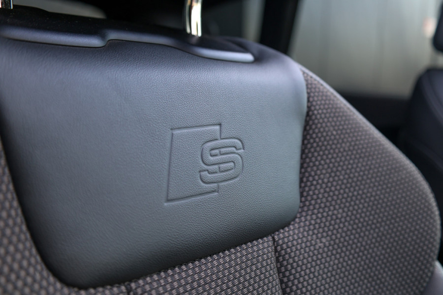 Audi A4 Avant 35 TFSI S edition Competition | NAP! | BTW | PANO | S-LINE | MATRIX | CARPLAY |