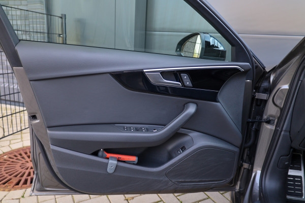 Audi A4 Avant 35 TFSI S edition Competition | NAP! | BTW | PANO | S-LINE | MATRIX | CARPLAY |