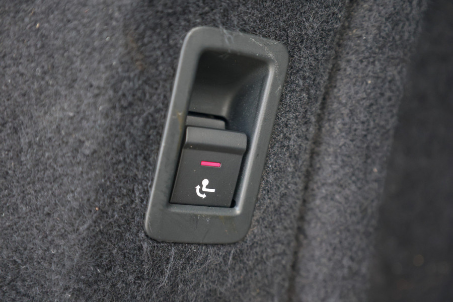 Audi A4 Avant 35 TFSI S edition Competition | NAP! | BTW | PANO | S-LINE | MATRIX | CARPLAY |