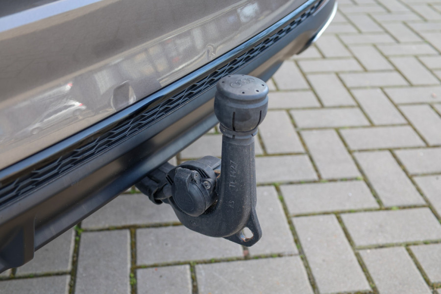 Audi A4 Avant 35 TFSI S edition Competition | NAP! | BTW | PANO | S-LINE | MATRIX | CARPLAY |