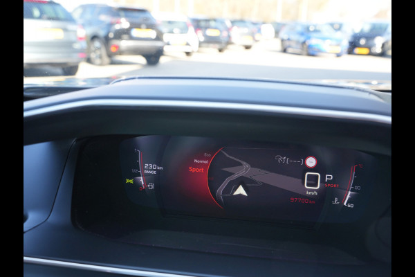 Peugeot 2008 1.2 PureTech GT | Premium audio | Afneembare trekhaak | Panoramisch schuifdak |