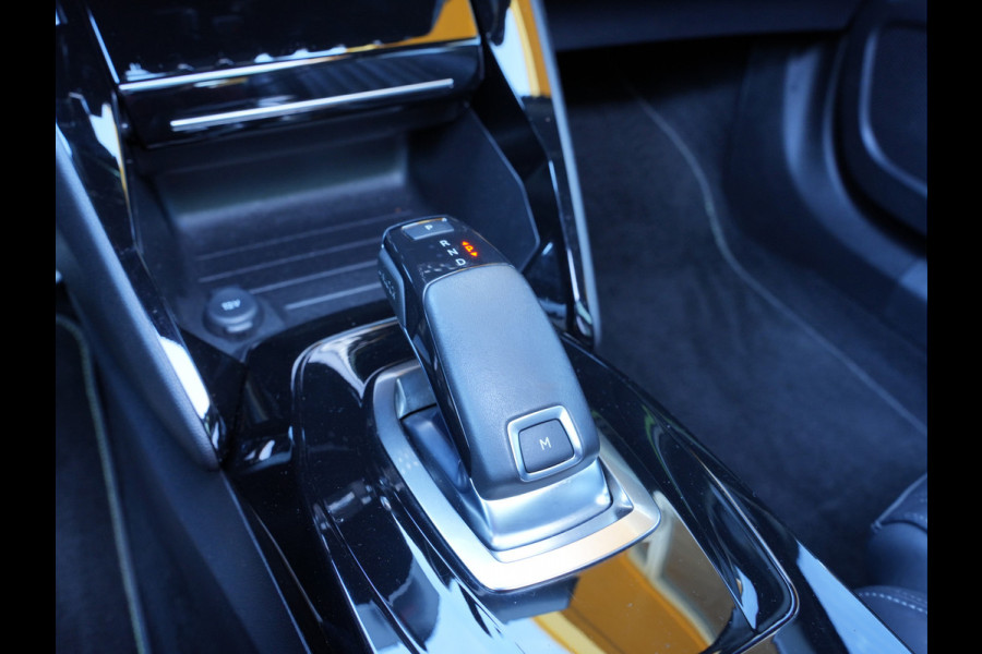 Peugeot 2008 1.2 PureTech GT | Premium audio | Afneembare trekhaak | Panoramisch schuifdak |