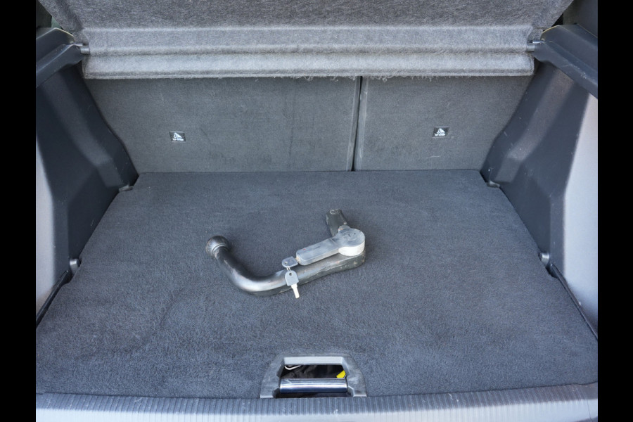 Peugeot 2008 1.2 PureTech GT | Premium audio | Afneembare trekhaak | Panoramisch schuifdak |