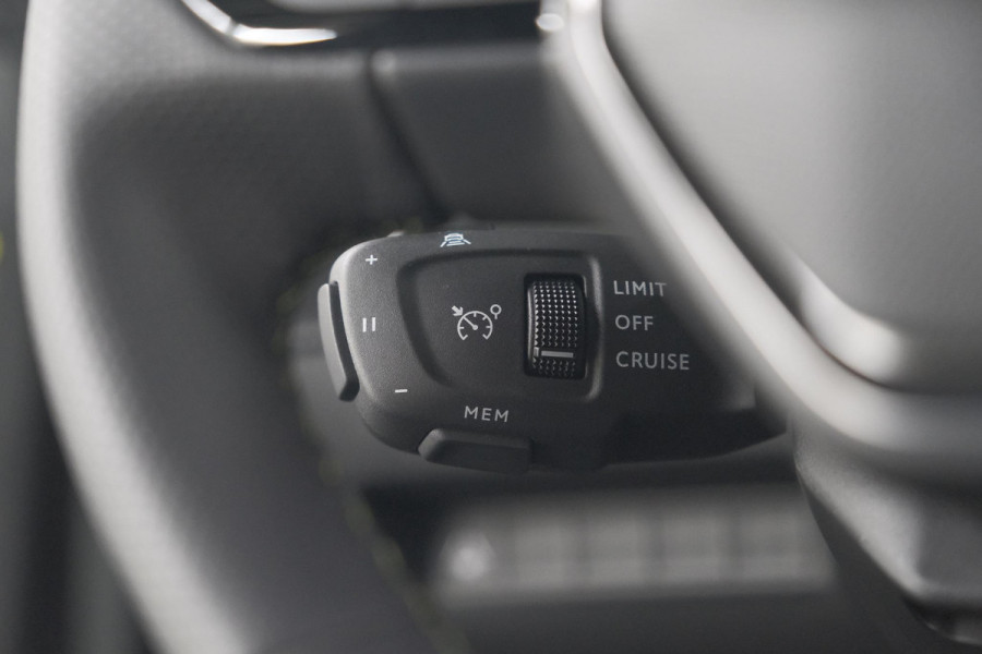 Peugeot e-2008 EV GT Avantage 54 kWh | 360 Camera | Massage Functie | Dodehoekdetectie | Stoelverwarming