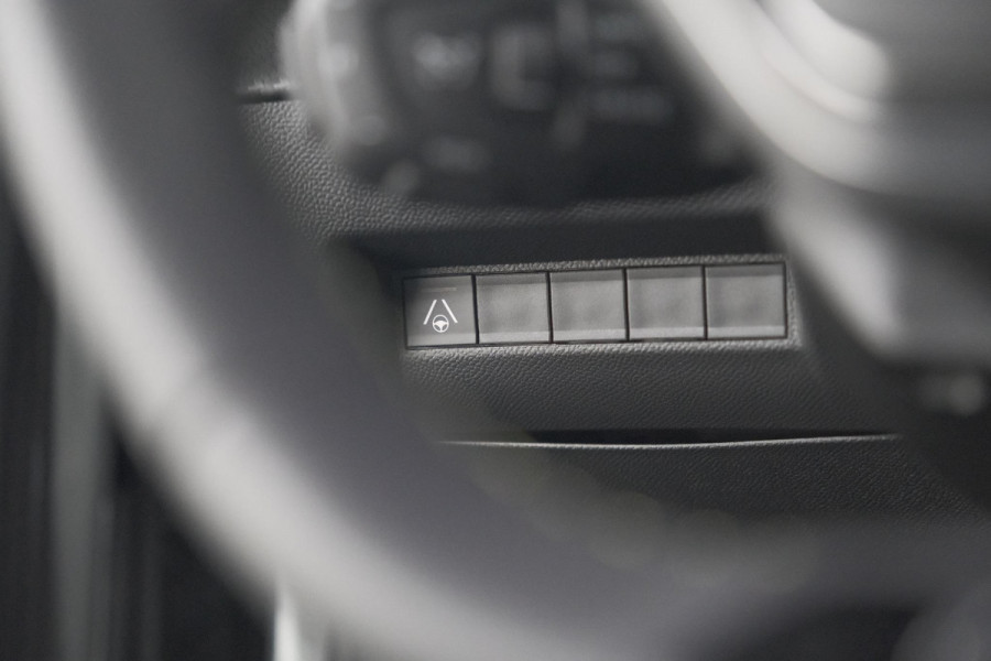 Peugeot e-2008 EV GT Avantage 54 kWh | 360 Camera | Massage Functie | Dodehoekdetectie | Stoelverwarming