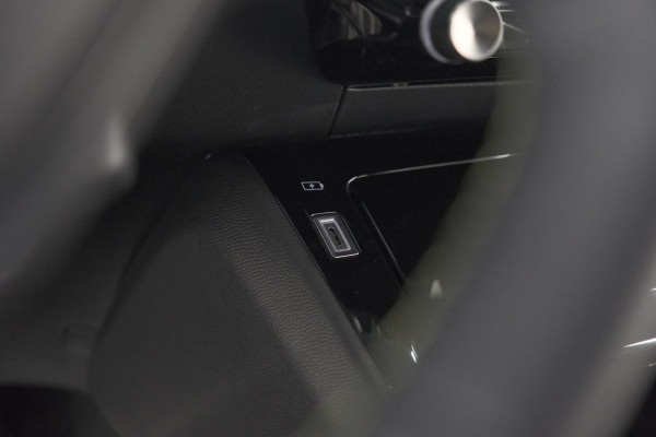 Peugeot e-2008 EV GT Avantage 54 kWh | 360 Camera | Massage Functie | Dodehoekdetectie | Stoelverwarming