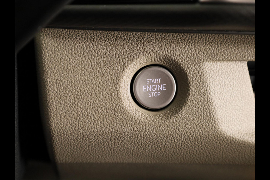 Volkswagen Multivan 1.4 eHybrid L1H1 Energetic | 7 Zits | Navigatie | Achterklep elektrisch | Parkeerhulp vóór en achter | Achteruit rij camera | Wegklapbare trekhaak |