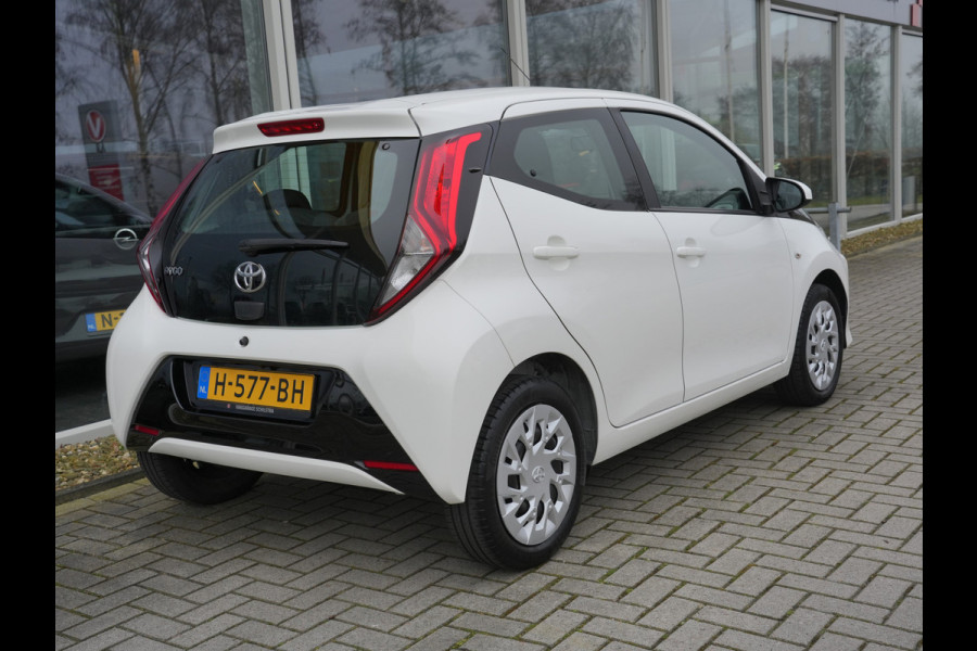 Toyota Aygo 1.0 VVT-i x-play Automaat | CarPlay | Achteruitrijcamera | Airco