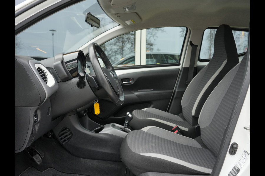 Toyota Aygo 1.0 VVT-i x-play Automaat | CarPlay | Achteruitrijcamera | Airco