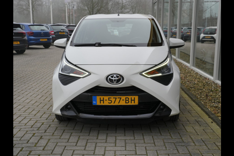 Toyota Aygo 1.0 VVT-i x-play Automaat | CarPlay | Achteruitrijcamera | Airco