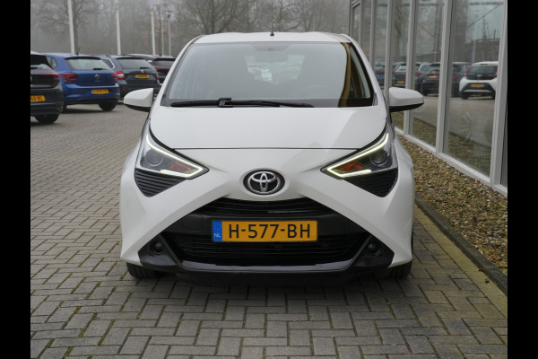 Toyota Aygo 1.0 VVT-i x-play Automaat | CarPlay | Achteruitrijcamera | Airco