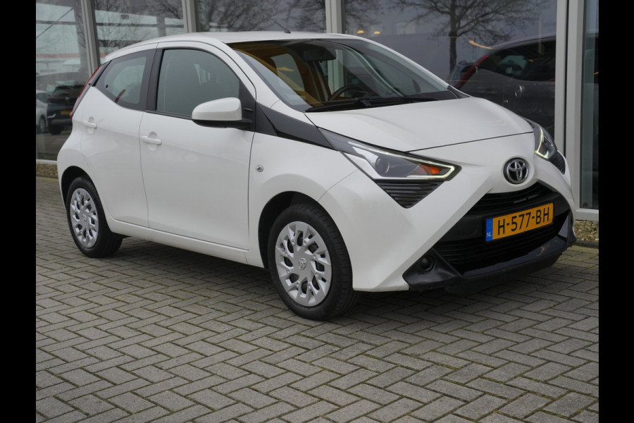 Toyota Aygo 1.0 VVT-i x-play Automaat | CarPlay | Achteruitrijcamera | Airco