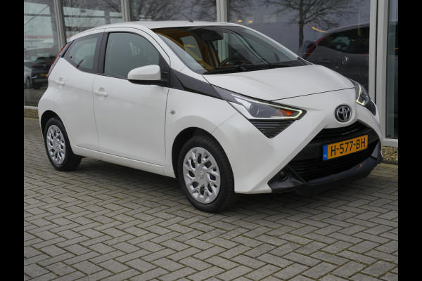 Toyota Aygo 1.0 VVT-i x-play Automaat | CarPlay | Achteruitrijcamera | Airco