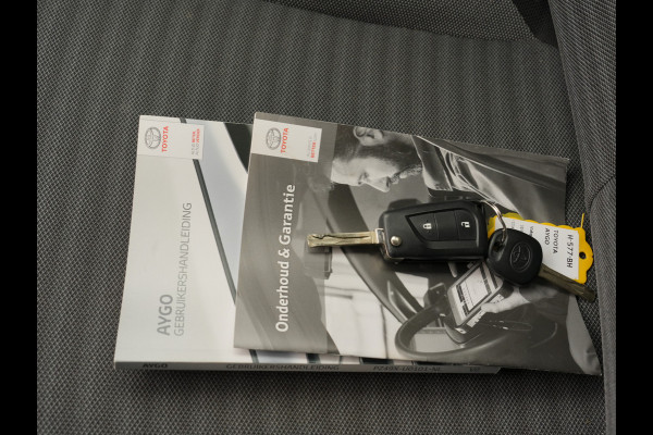 Toyota Aygo 1.0 VVT-i x-play Automaat | CarPlay | Achteruitrijcamera | Airco