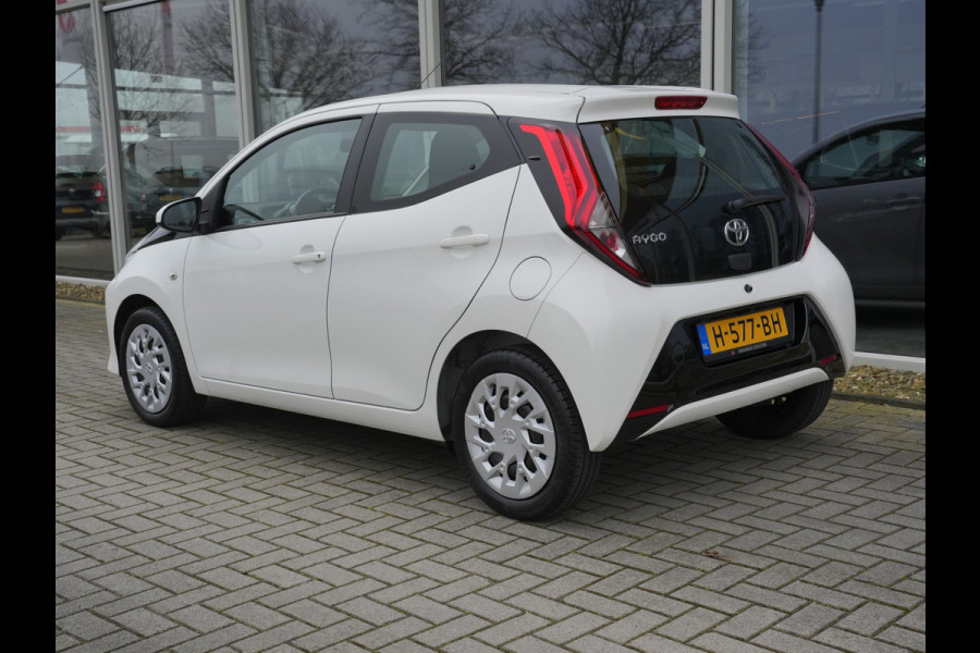 Toyota Aygo 1.0 VVT-i x-play Automaat | CarPlay | Achteruitrijcamera | Airco
