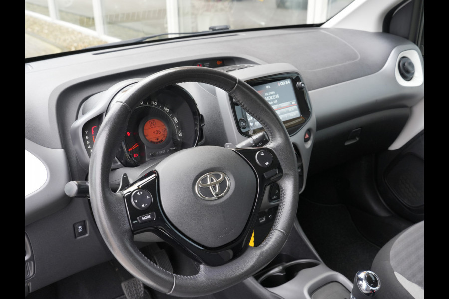 Toyota Aygo 1.0 VVT-i x-play Automaat | CarPlay | Achteruitrijcamera | Airco