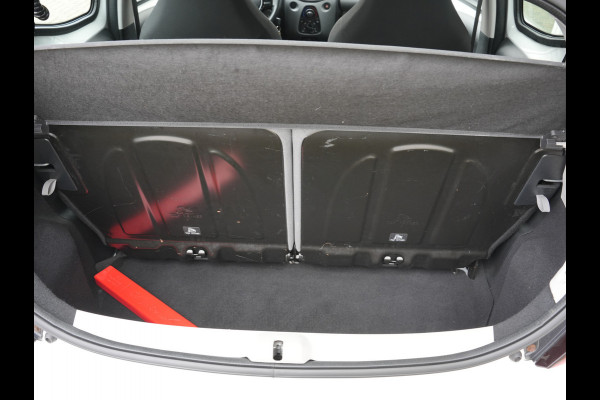 Toyota Aygo 1.0 VVT-i x-play Automaat | CarPlay | Achteruitrijcamera | Airco