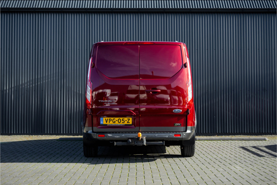 Ford Transit Custom 2.0 TDCI L2H1 | 170PK | Trail | DC 5-Persoons | Camera | Carplay | Lederen interieur