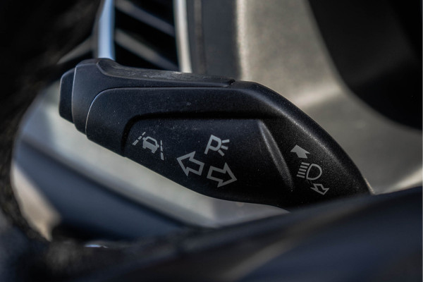 Ford Transit Custom 2.0 TDCI L2H1 | 170PK | Trail | DC 5-Persoons | Camera | Carplay | Lederen interieur