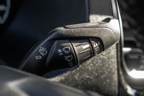 Ford Transit Custom 2.0 TDCI L2H1 | 170PK | Trail | DC 5-Persoons | Camera | Carplay | Lederen interieur